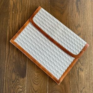 ’70s / Saks Fifth Avenue File Clutch